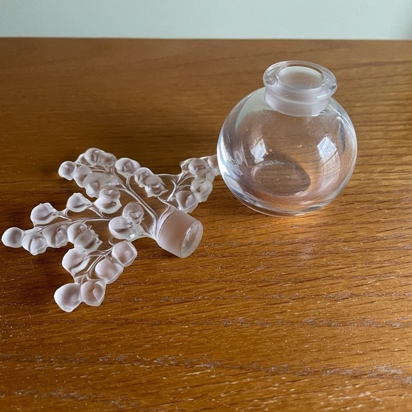 Lalique Claire Fontaine Perfume Bottle - Picture 6 of 11